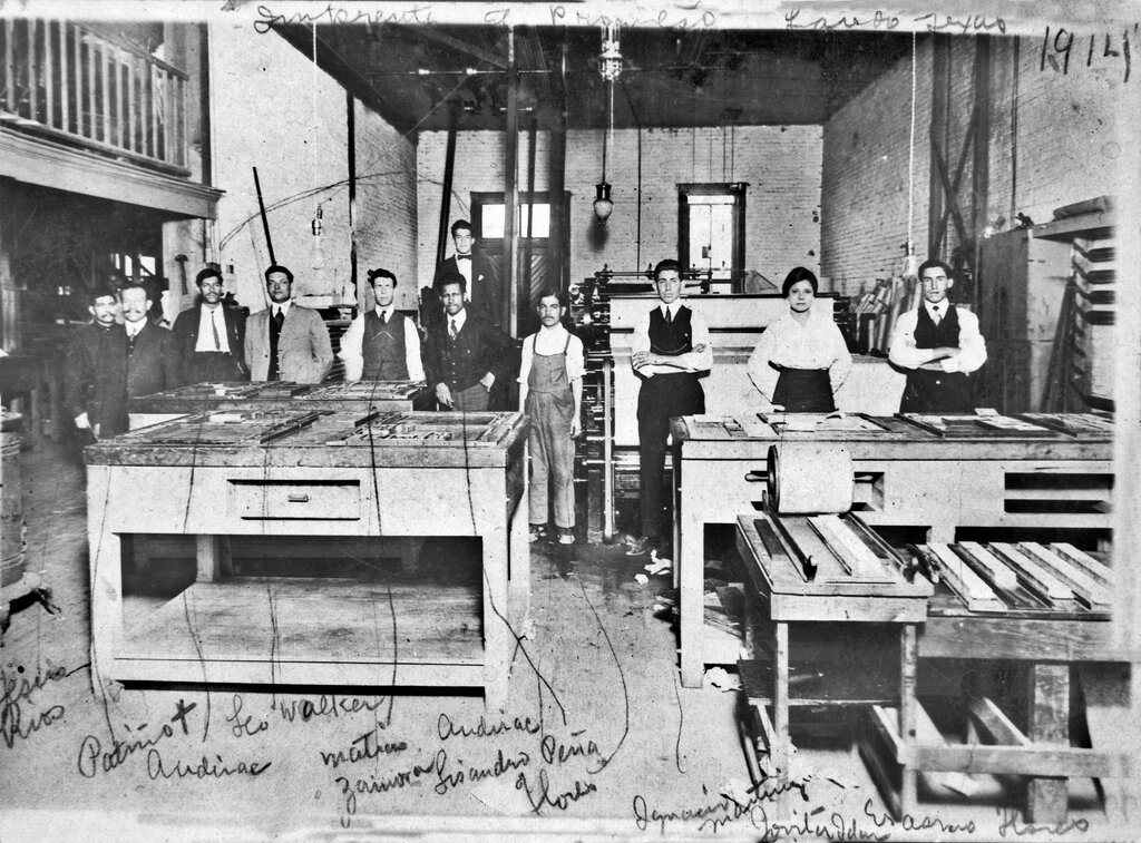 Jovita Idar, second from right, with fellow volunteers in 1914